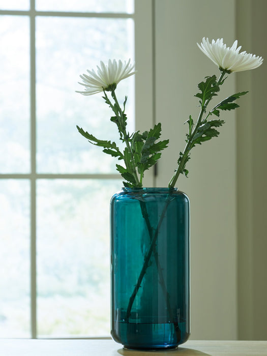 Inisland Vase - National Warehouse Furniture (Buffalo, NY)