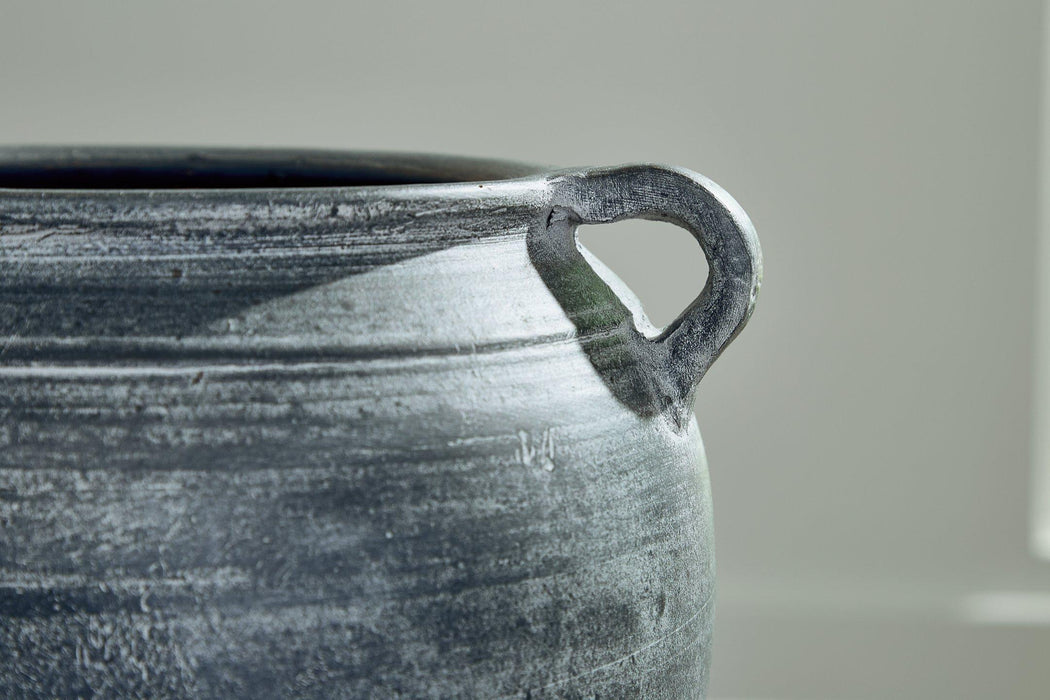 Meadie Vase - National Warehouse Furniture (Buffalo, NY)